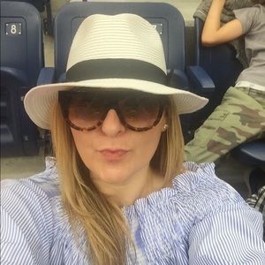 Meet your Posher, Magdalena